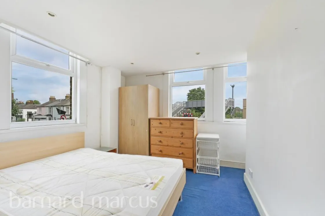 8 bed Character Property