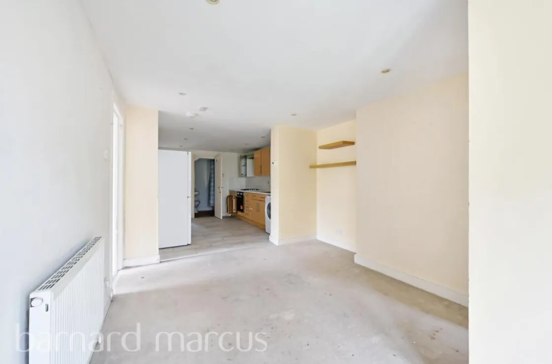 8 bed Character Property