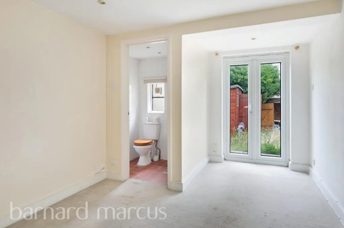 8 bed Character Property