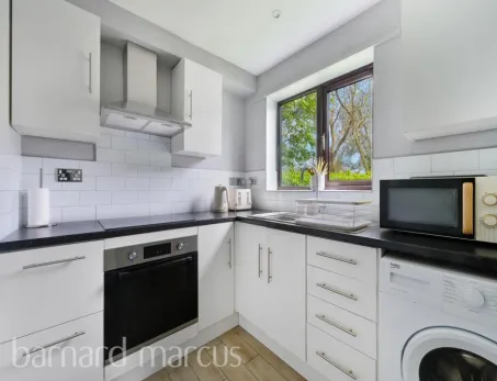 1 bed Ground Flat