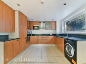 4 bed Ground Flat