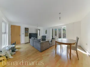 4 bed Ground Flat