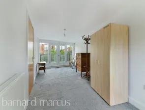 4 bed Ground Flat