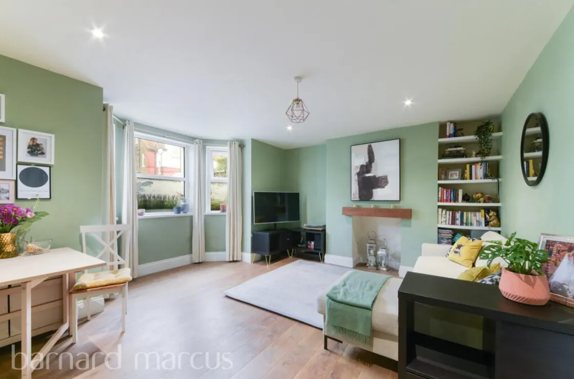 1 bed Ground Flat