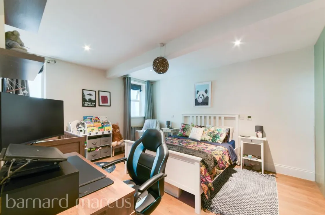 1 bed Ground Flat