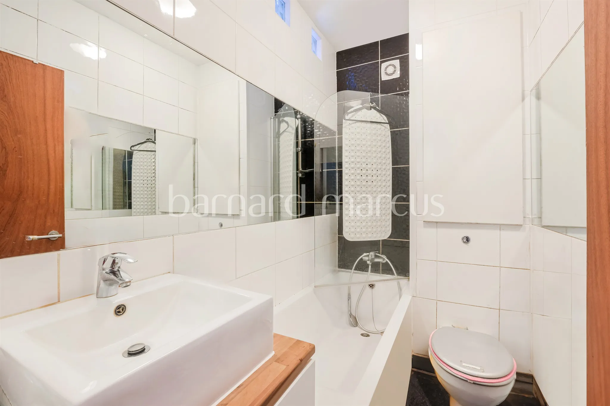 1 bed Ground Flat