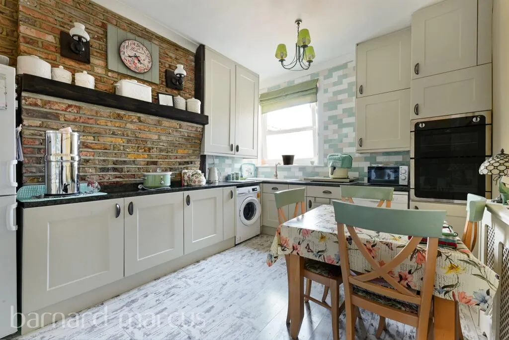 4 bed Maisonette