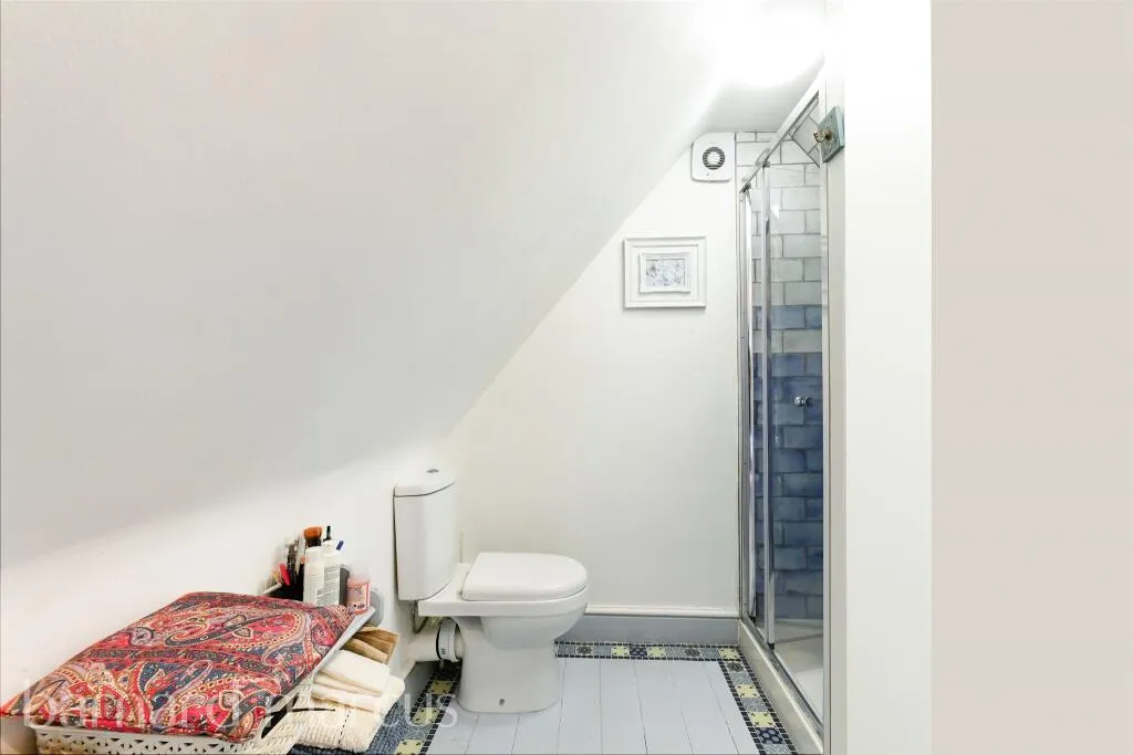 4 bed Maisonette