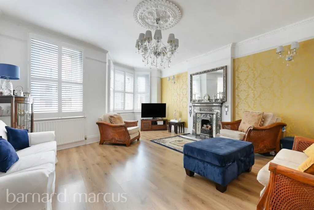 4 bed Maisonette