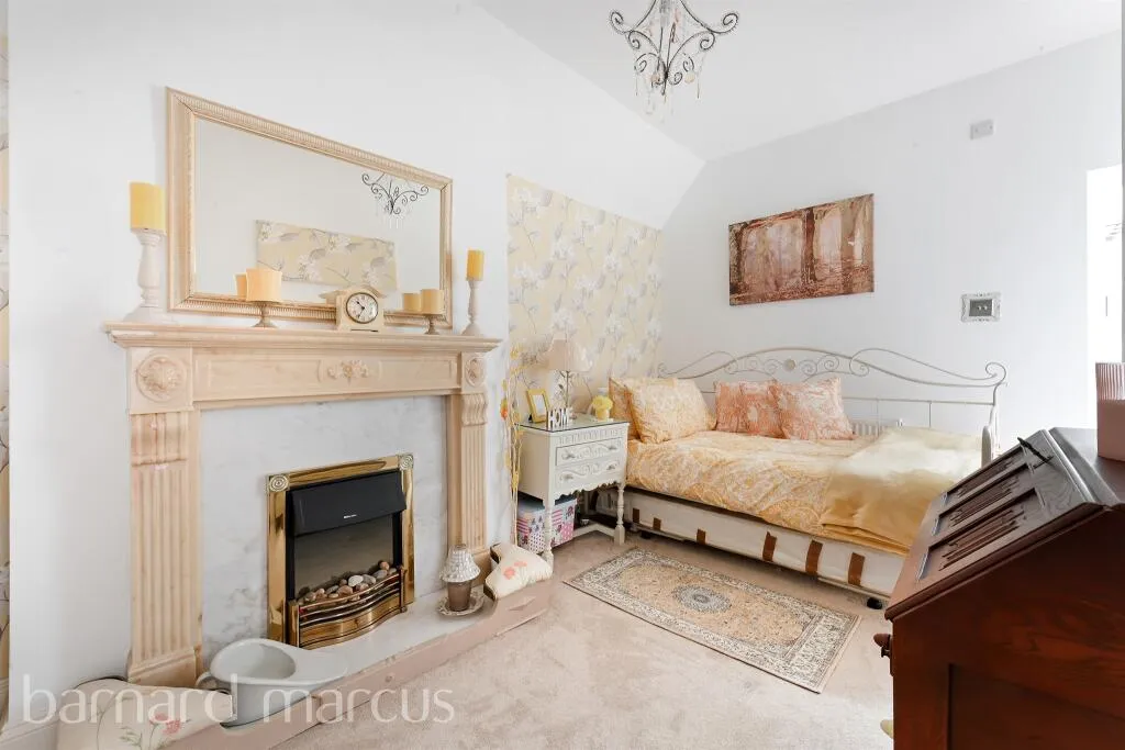 4 bed Maisonette
