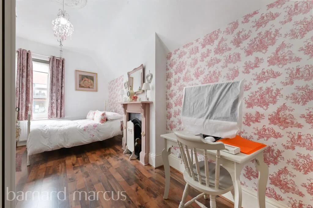 4 bed Maisonette