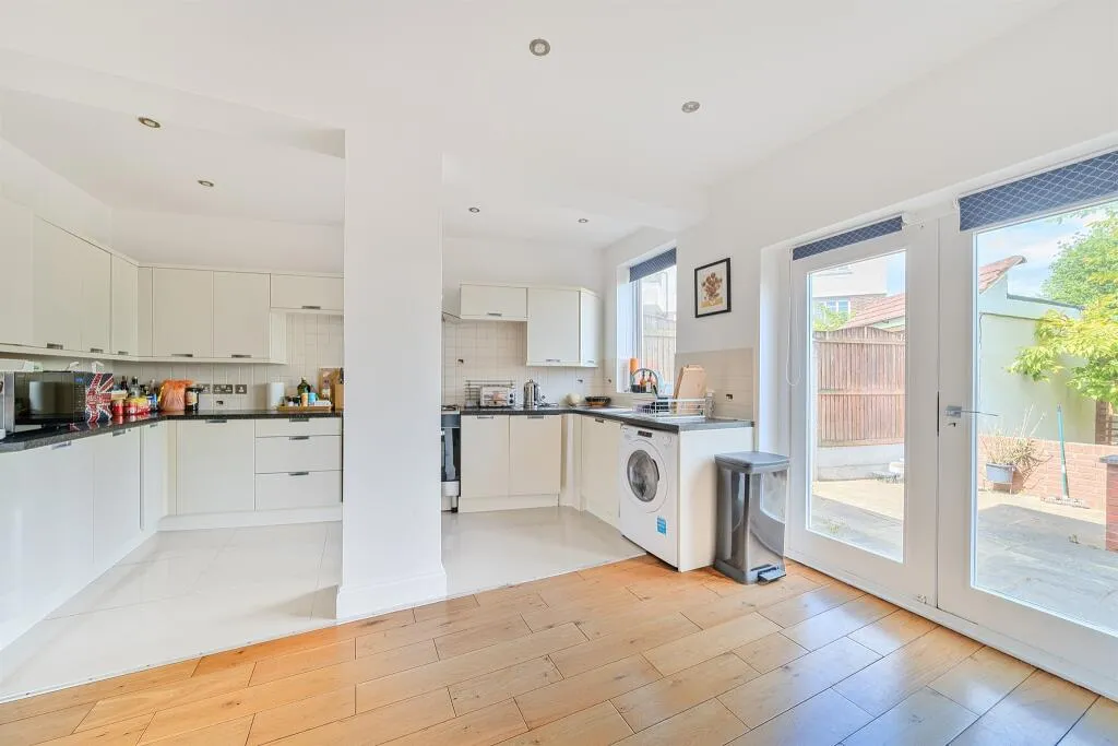 4 bed Semi-Detached