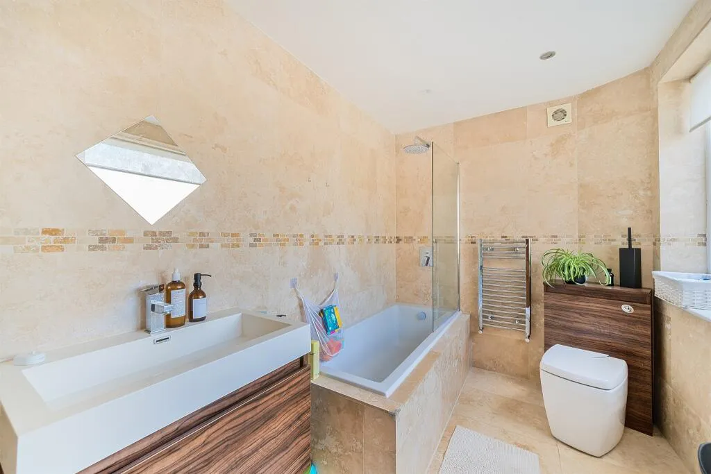 4 bed Semi-Detached