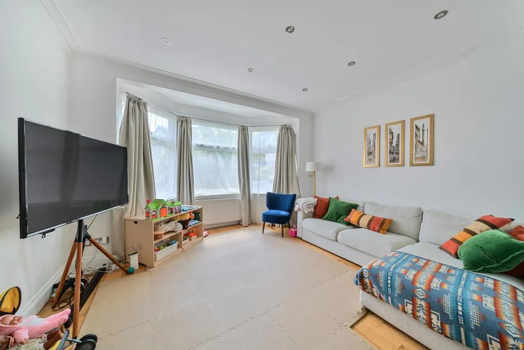 4 bed Semi-Detached