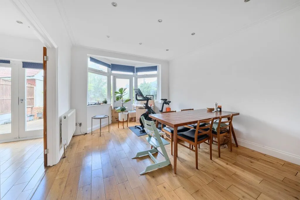 4 bed Semi-Detached