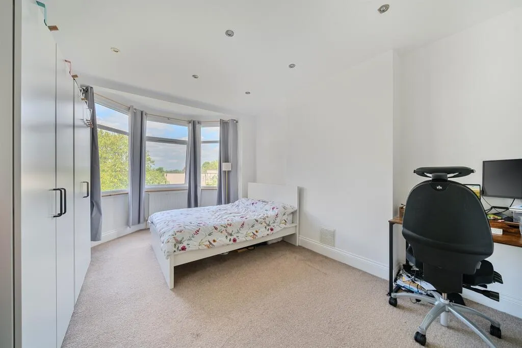 4 bed Semi-Detached