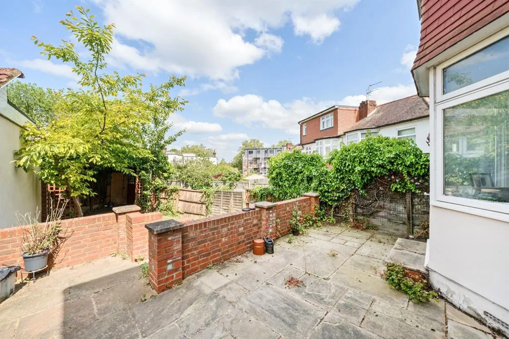 4 bed Semi-Detached