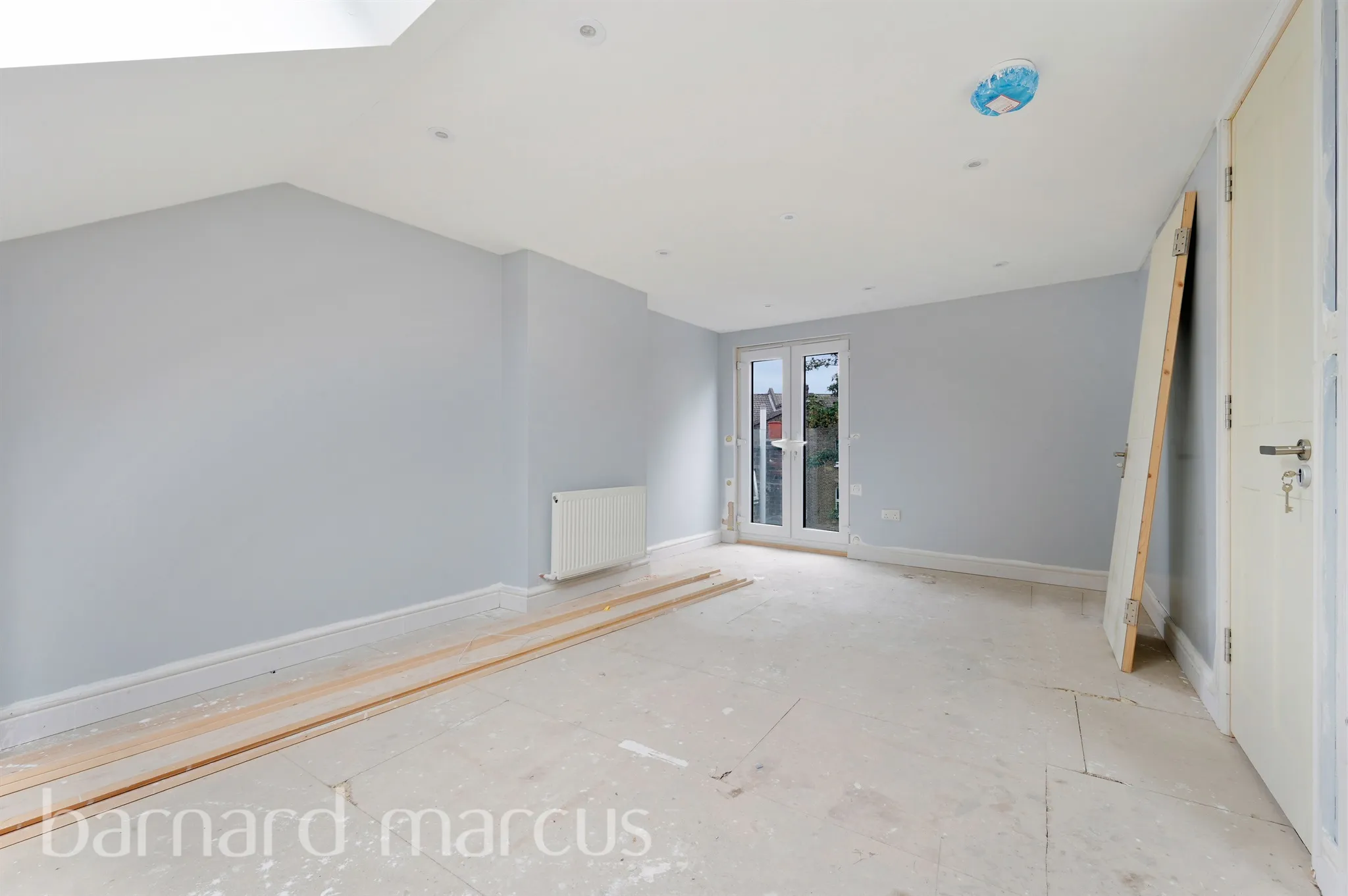 5 bed Semi-Detached