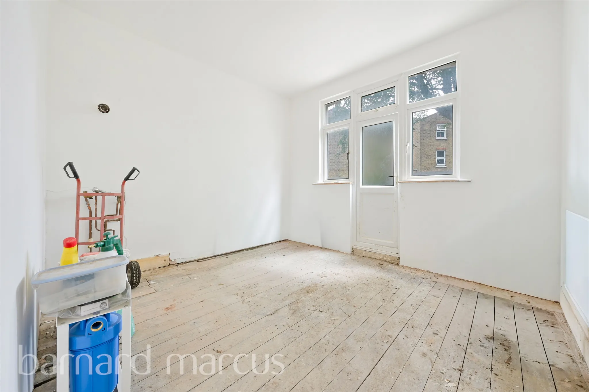 5 bed Semi-Detached