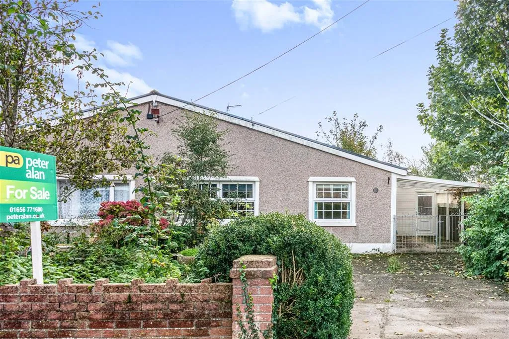 1, Cleviston Gardens, PORTHCAWL, Mid Glamorgan, CF36 5RW