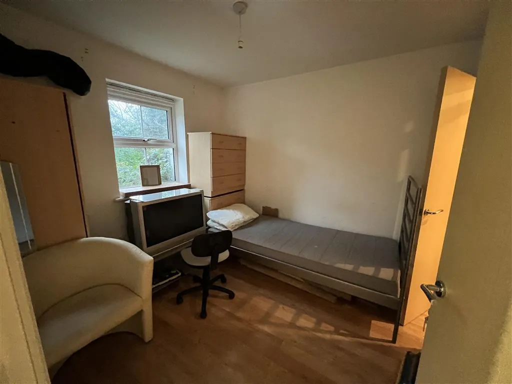 66, Rossby (Roseby), READING, Berkshire, RG2 9FS