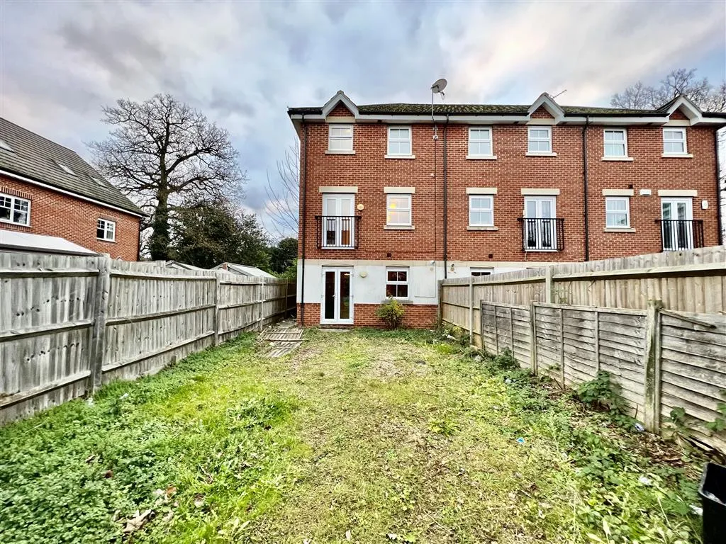 66, Rossby (Roseby), READING, Berkshire, RG2 9FS