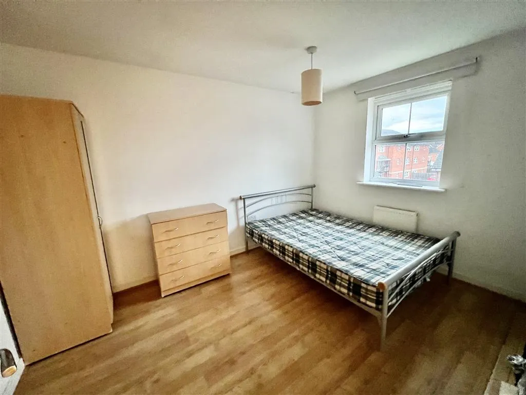 66, Rossby (Roseby), READING, Berkshire, RG2 9FS