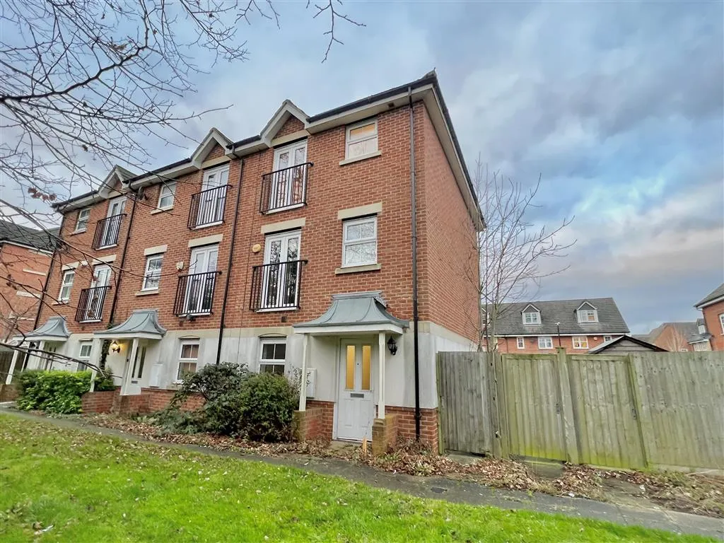 66, Rossby (Roseby), READING, Berkshire, RG2 9FS