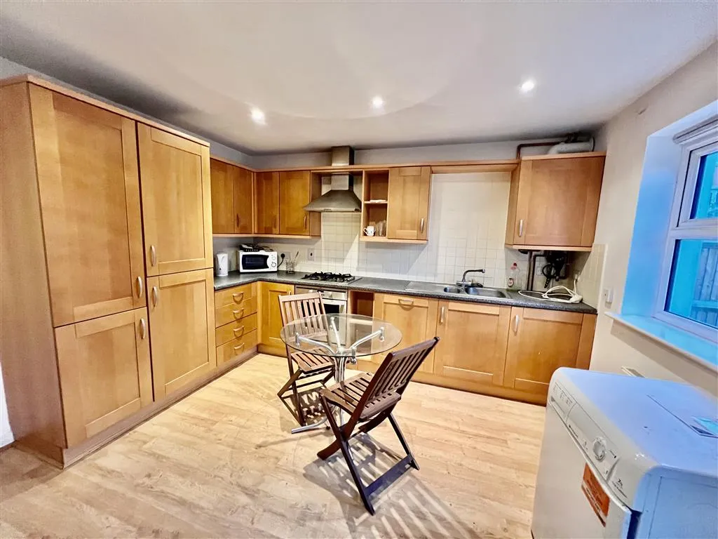 66, Rossby (Roseby), READING, Berkshire, RG2 9FS