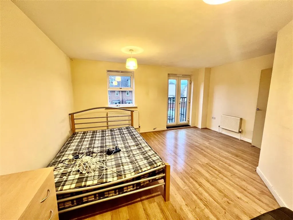 66, Rossby (Roseby), READING, Berkshire, RG2 9FS