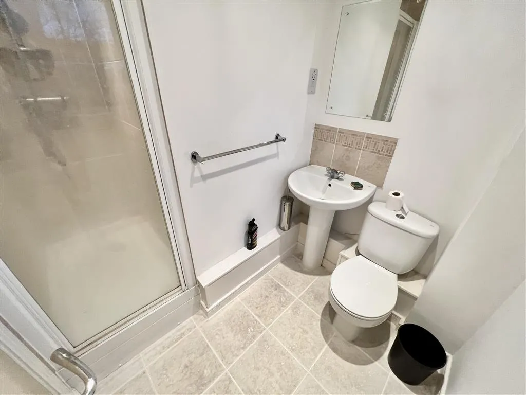 66, Rossby (Roseby), READING, Berkshire, RG2 9FS