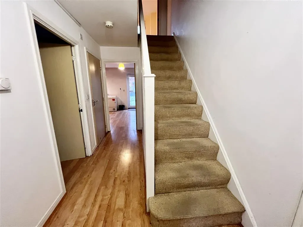 66, Rossby (Roseby), READING, Berkshire, RG2 9FS