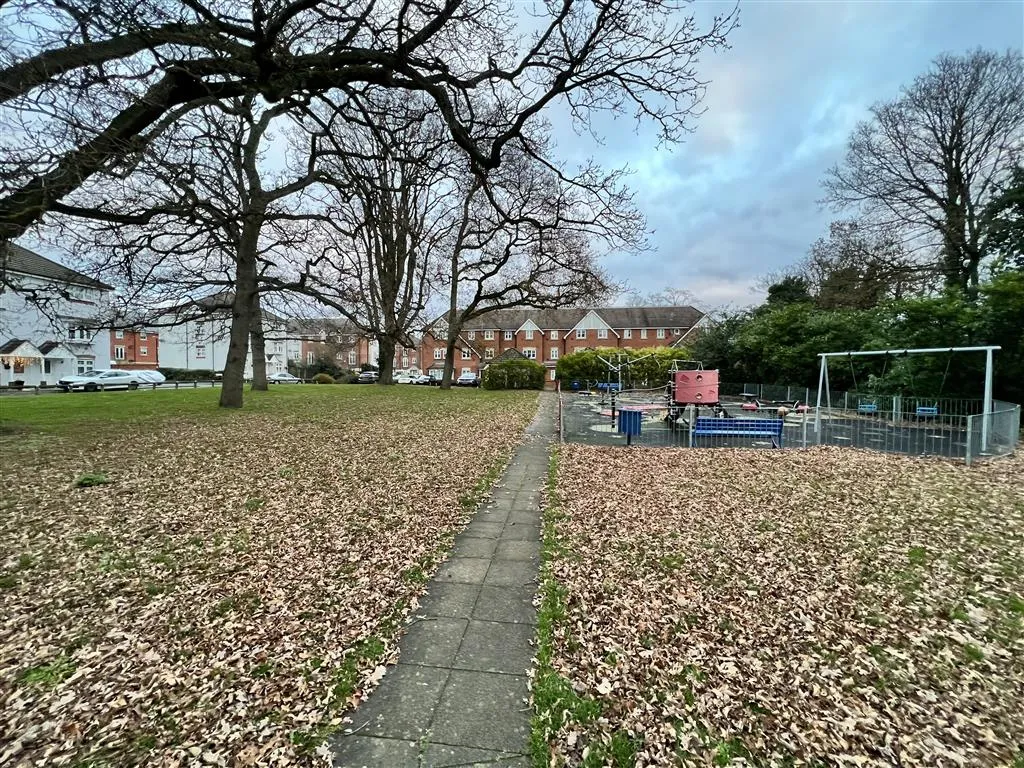 66, Rossby (Roseby), READING, Berkshire, RG2 9FS