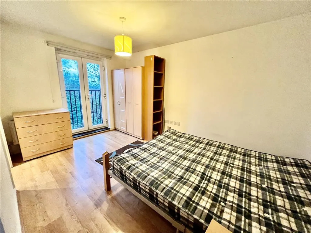 66, Rossby (Roseby), READING, Berkshire, RG2 9FS