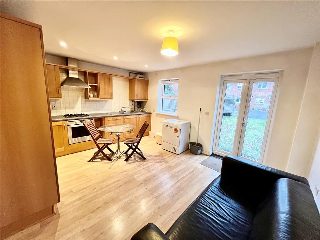 66, Rossby (Roseby), READING, Berkshire, RG2 9FS
