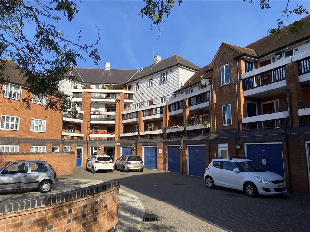 13 St. Michaels Court, South Street, BRAINTREE, Essex, CM7 3RJ