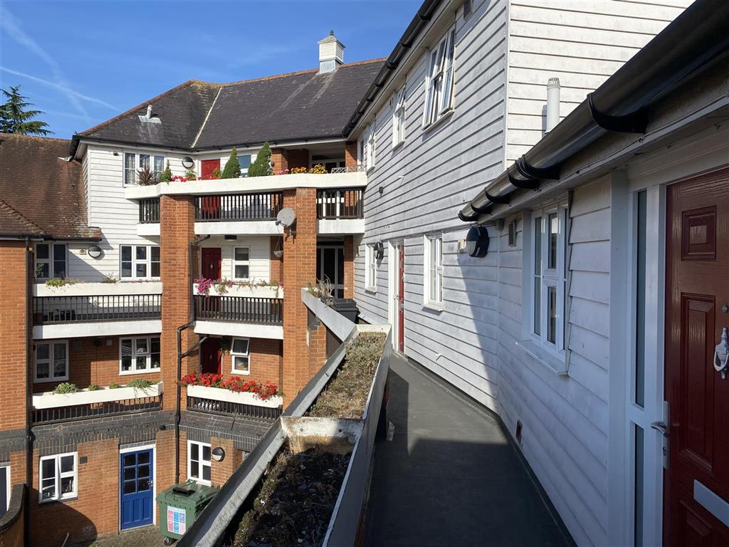 13 St. Michaels Court, South Street, BRAINTREE, Essex, CM7 3RJ