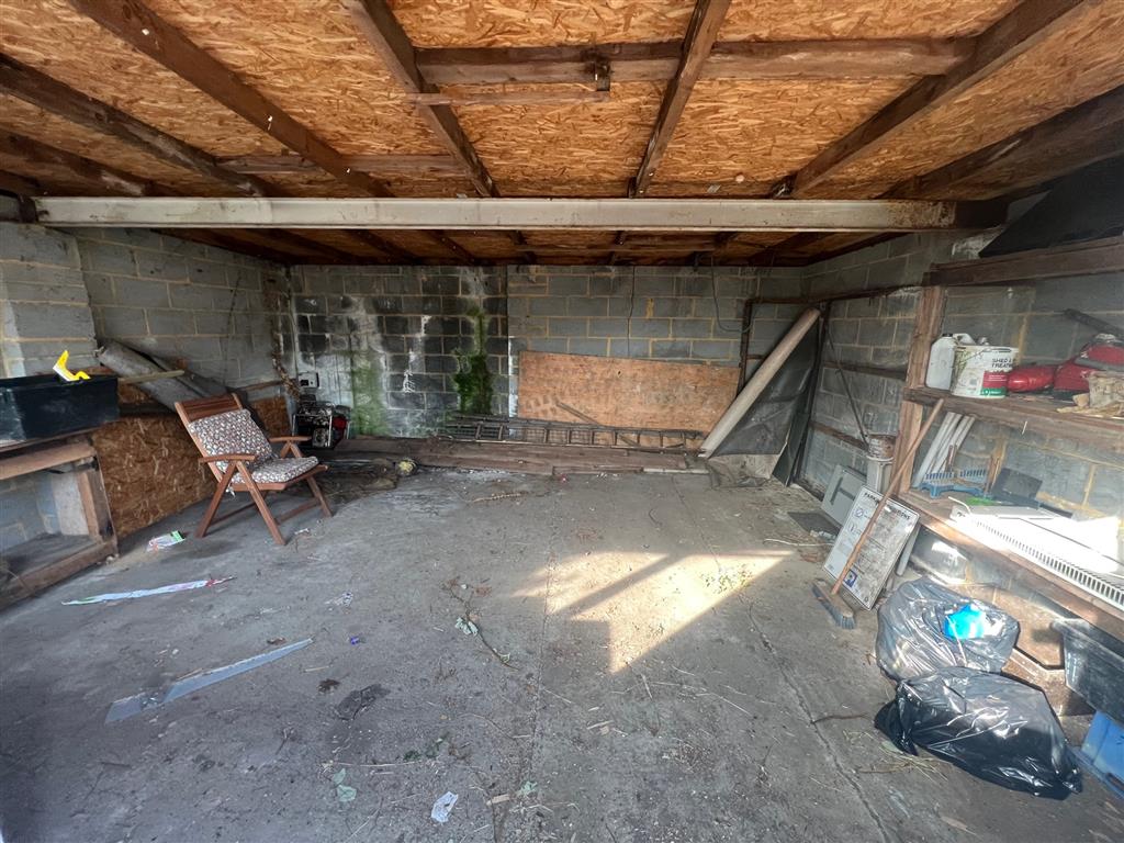 Workshop/Unit and Yard, Avondale Road, ASHFORD, Middlesex, TW15 3HQ