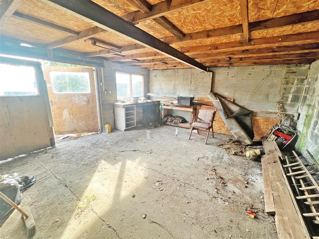 Workshop/Unit and Yard, Avondale Road, ASHFORD, Middlesex, TW15 3HQ