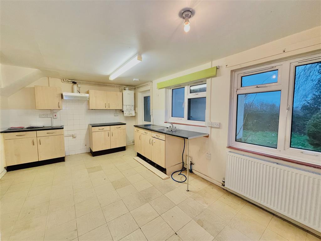 67, Southmead Crescent, CREWKERNE, Somerset, TA18 8DL