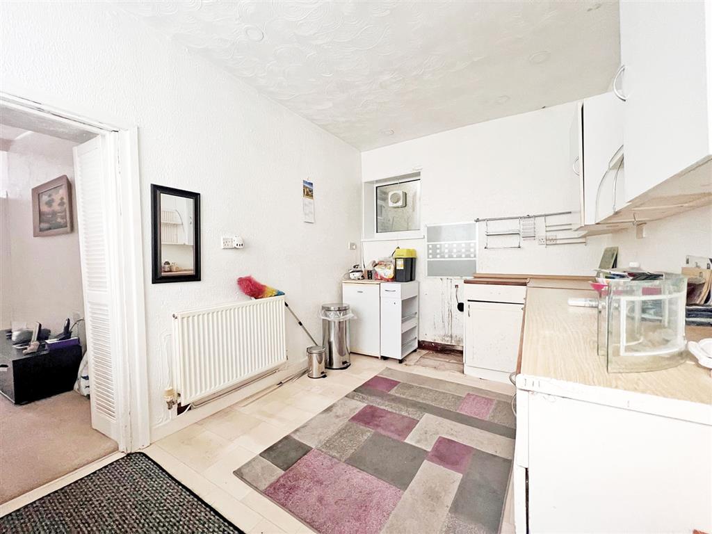 262, High Street, PORTH, Mid Glamorgan, CF39 9AD