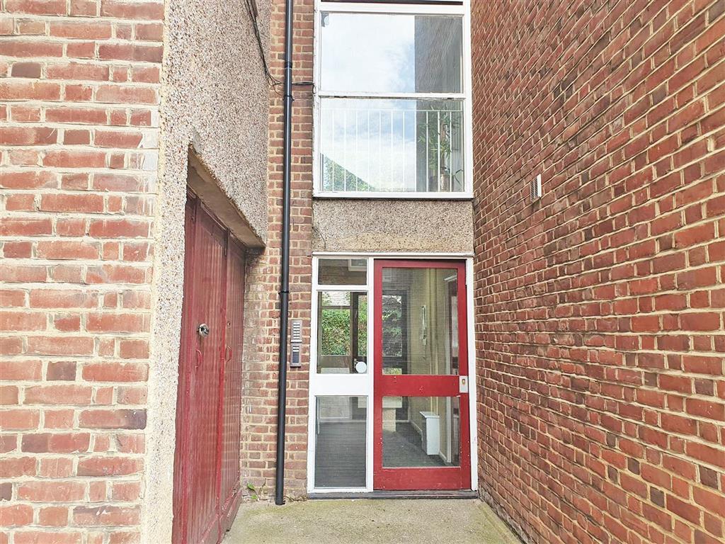 Flat 10, Hollybank Hill, London Road, SITTINGBOURNE, Kent, ME10 1NF