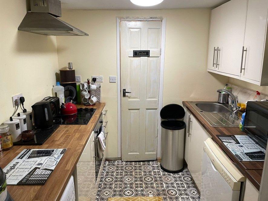 84, High Street, TONYPANDY, Mid Glamorgan, CF40 2BH