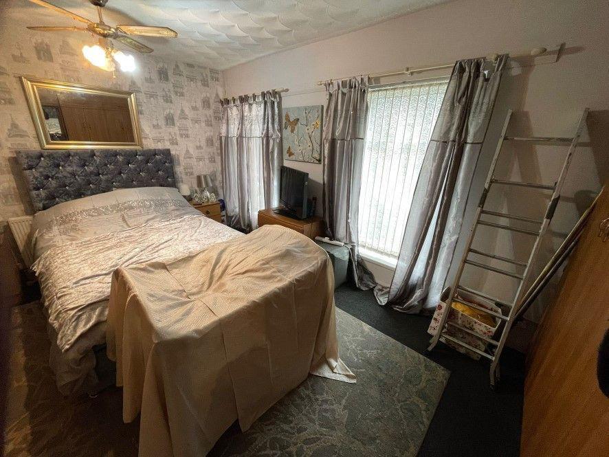 84, High Street, TONYPANDY, Mid Glamorgan, CF40 2BH