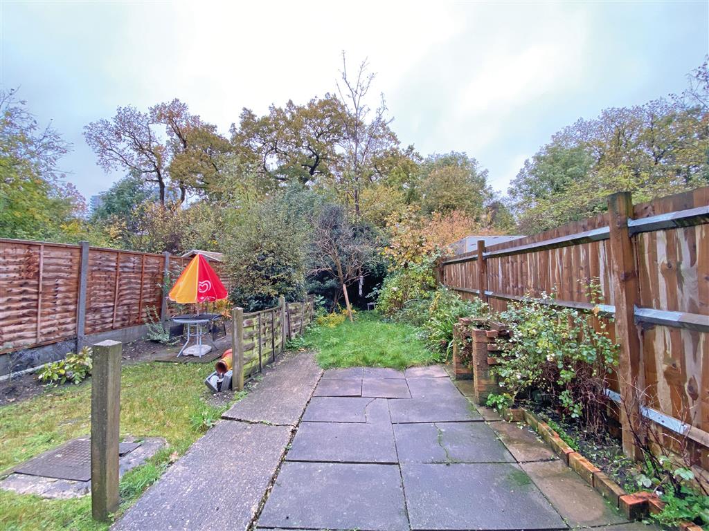 72A, Fairholt Road, London, N16 5HN