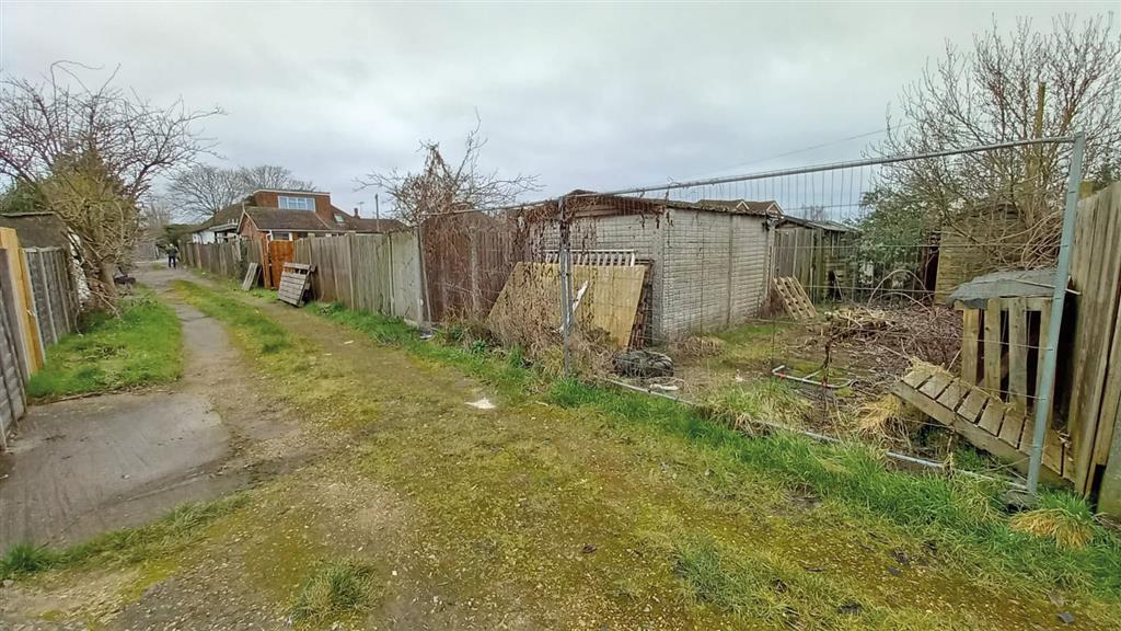 86A, Kenilworth Road, ASHFORD, Middlesex, TW15 3EW