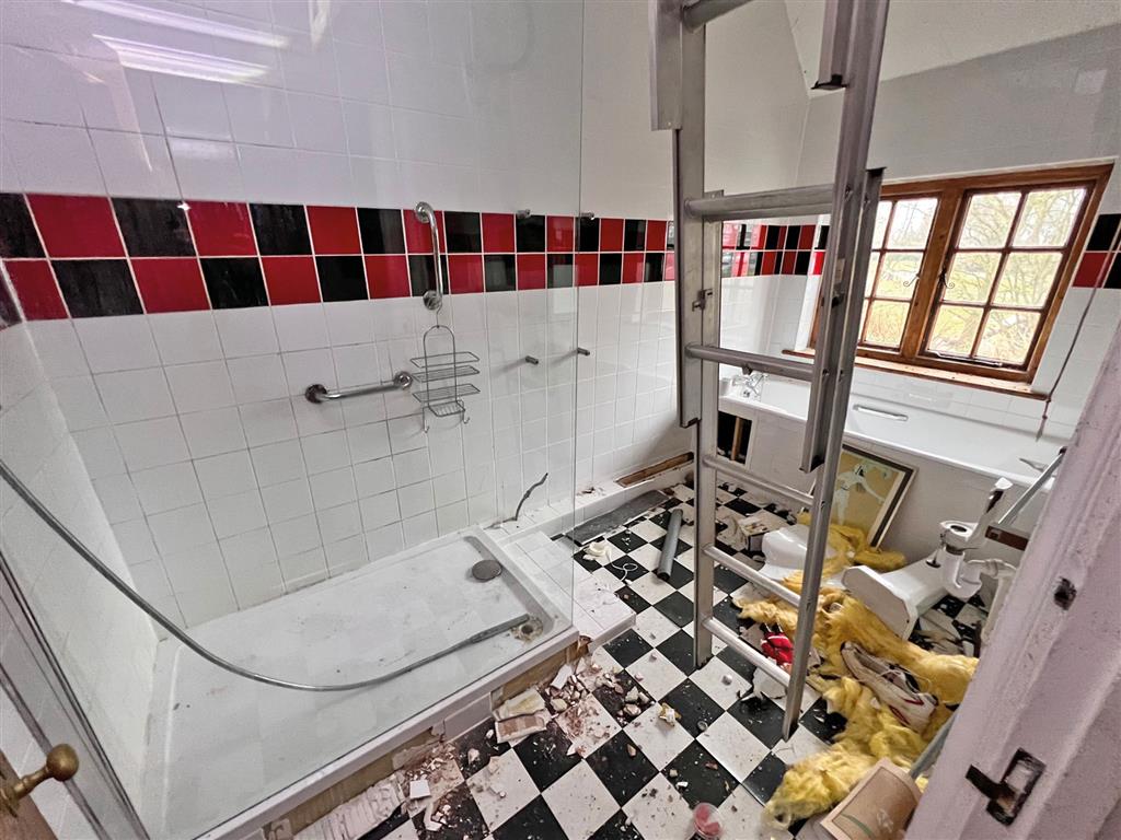 2, Barrowsfield, Sanderstead, SOUTH CROYDON, Surrey, CR2 9BZ