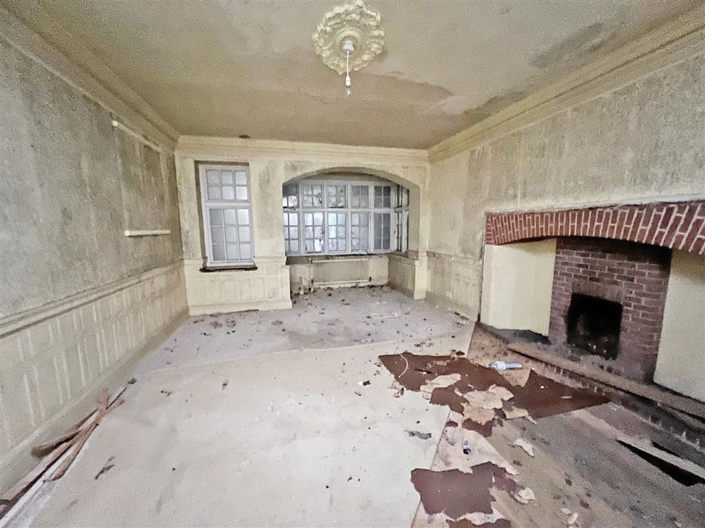 2, Barrowsfield, Sanderstead, SOUTH CROYDON, Surrey, CR2 9BZ