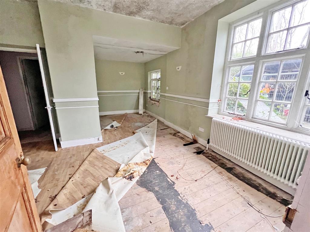 2, Barrowsfield, Sanderstead, SOUTH CROYDON, Surrey, CR2 9BZ