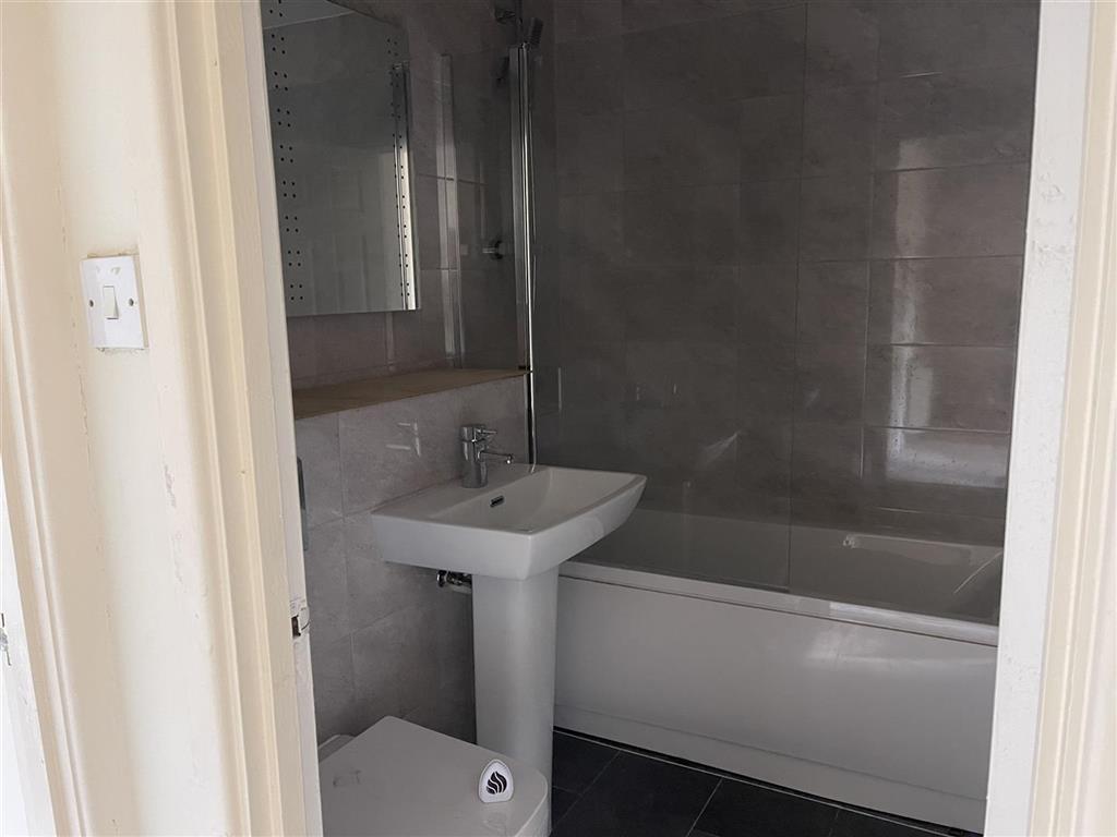 5 Winchester Court, London Road, HIGH WYCOMBE, Buckinghamshire, HP11 1HB